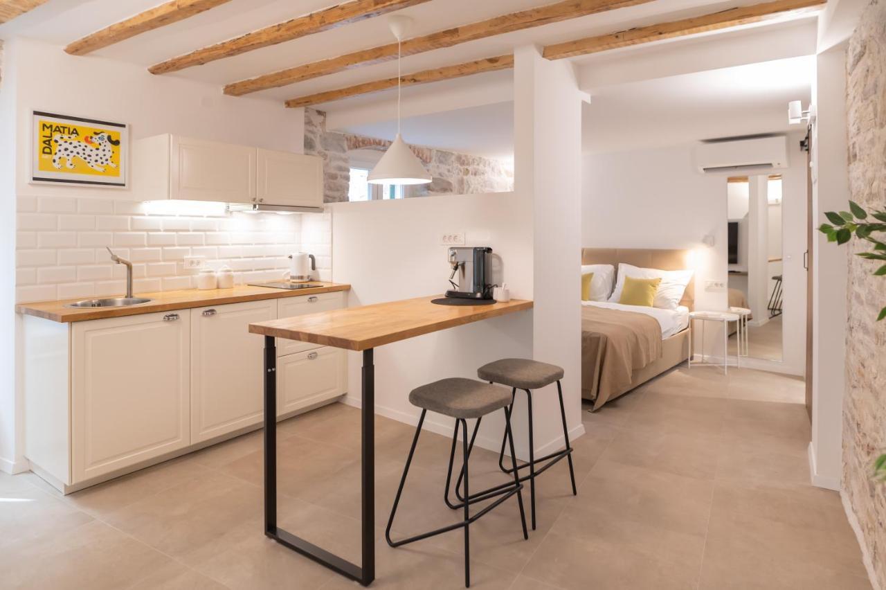 Vitelli Apartments And Rooms Split Exterior photo